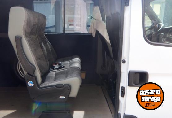 Utilitarios - Renault MASTER 2.5 DCI PACK CONFO 2011 Diesel 172000Km - En Venta