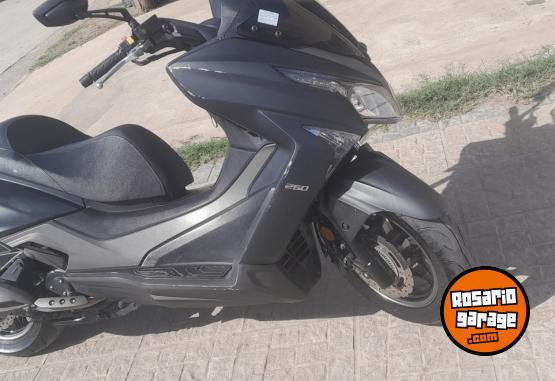 Motos - Kymco Xtown 250 2019 Nafta 17500Km - En Venta