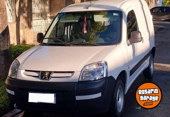 Utilitarios - Peugeot Partner 2022 Nafta 42000Km - En Venta