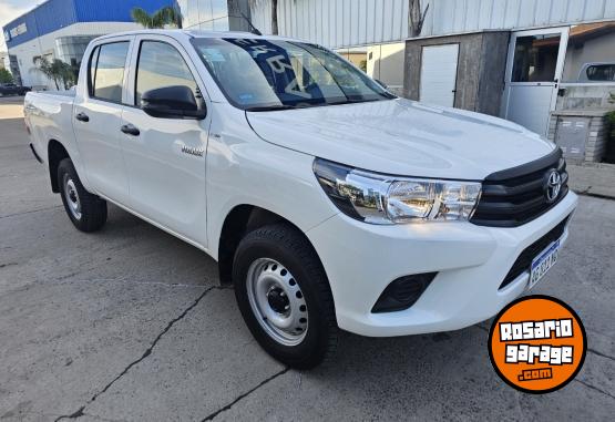 Camionetas - Toyota Hilux Dx Pack 4x4 2023 Diesel 2630Km - En Venta