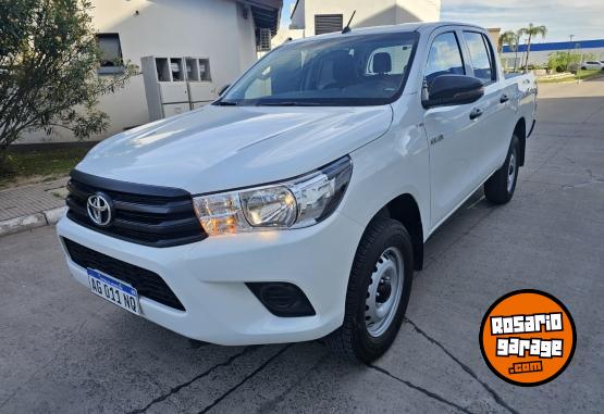 Camionetas - Toyota Hilux Dx Pack 4x4 2023 Diesel 2630Km - En Venta