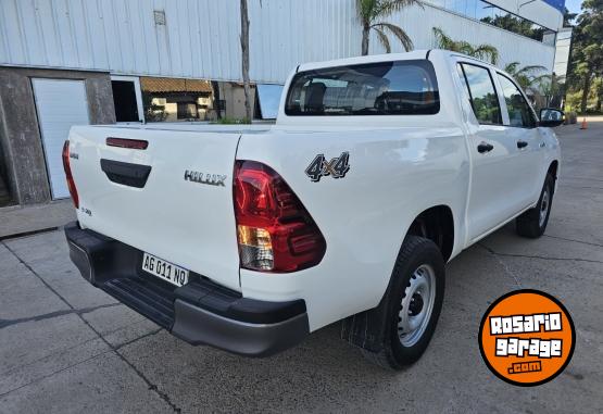 Camionetas - Toyota Hilux Dx Pack 4x4 2023 Diesel 2630Km - En Venta