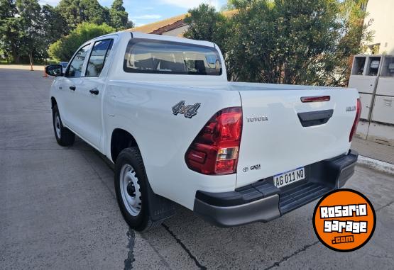 Camionetas - Toyota Hilux Dx Pack 4x4 2023 Diesel 2630Km - En Venta