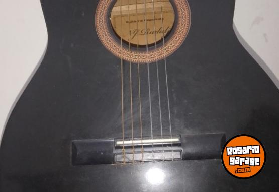 Instrumentos Musicales - Guitarra Espaola Criolla marca NJ RADALJ Negra Con Funda Negra - En Venta