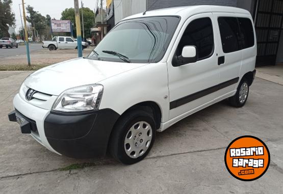 Utilitarios - Peugeot Partner patagnica 2016 Nafta 105000Km - En Venta