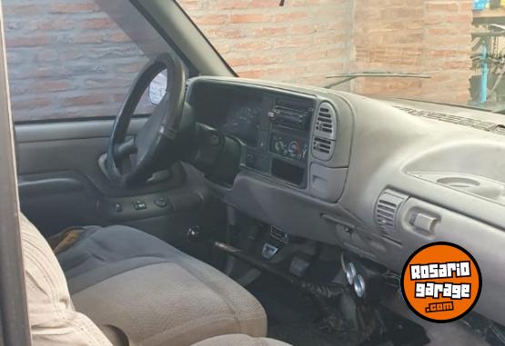 Camionetas - Chevrolet Silverado 1999 Diesel 323000Km - En Venta