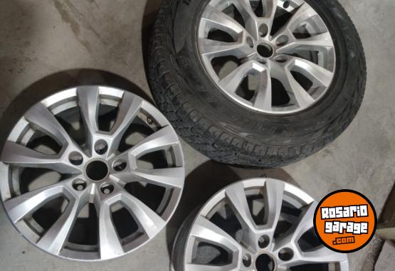 Accesorios para Autos - LIQUIDO HOY 3 Llantas 17" Volkswagen Amarok Muy buenas $550.000 todo. NO BAJO PRECIO - En Venta