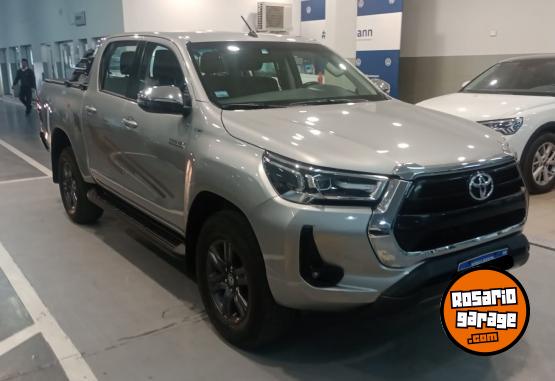 Camionetas - Toyota HILUX 2.8 SRV 4X2 AT 2022 Diesel 46000Km - En Venta