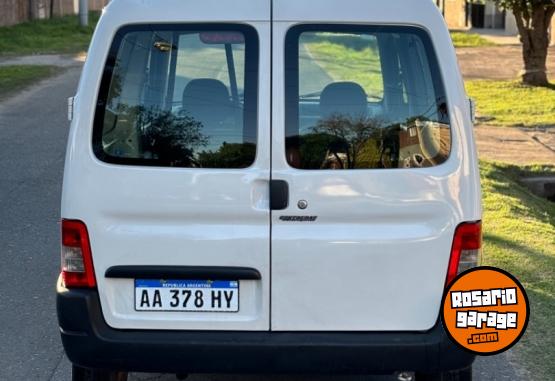 Utilitarios - Peugeot Partner 2016 Diesel 180000Km - En Venta