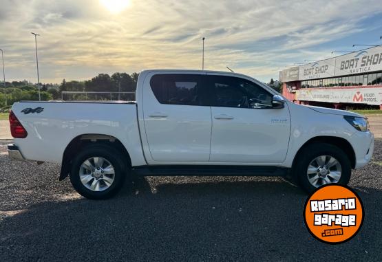 Camionetas - Toyota HILUX 2.8 4X4 SRV AT 2017 Diesel 185000Km - En Venta