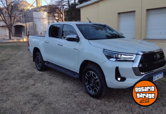 Camionetas - Toyota Hilux SRX 2023 Diesel 24200Km - En Venta