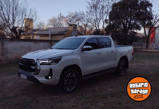 Camionetas - Toyota Hilux SRX 2023 Diesel 24200Km - En Venta