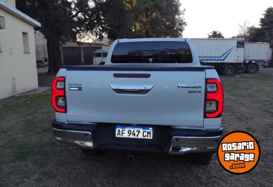 Camionetas - Toyota Hilux SRX 2023 Diesel 24200Km - En Venta