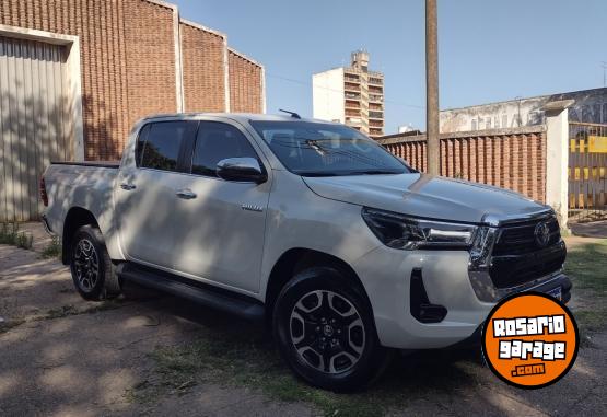 Camionetas - Toyota Hilux SRX 2023 Diesel 25400Km - En Venta