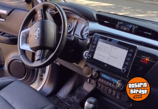 Camionetas - Toyota Hilux SRX 2023 Diesel 25400Km - En Venta