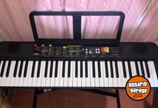 Instrumentos Musicales - Teclado YAMAHA PSR-F52 - En Venta