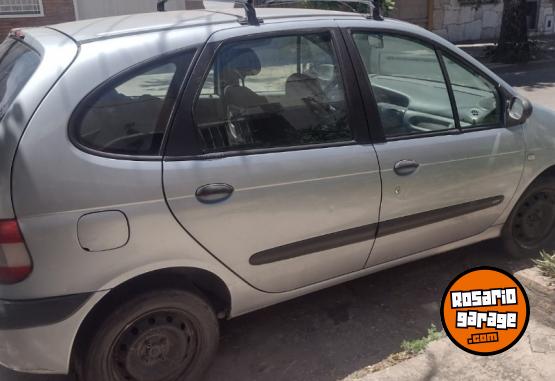 Autos - Renault Scenic 2005 Nafta 111111Km - En Venta