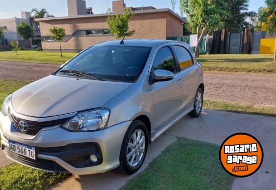 Autos - Toyota Etios XLS 2017 Nafta 99000Km - En Venta