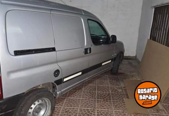 Utilitarios - Peugeot Partner furgon HDI 2013 2013 Diesel 155000Km - En Venta