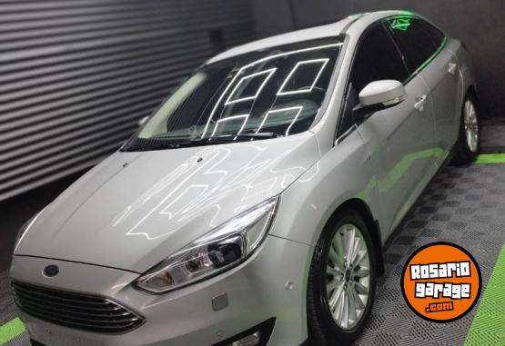 Autos - Ford Focus Titanium 2016 Nafta 88000Km - En Venta