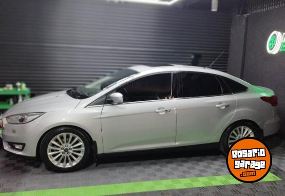 Autos - Ford Focus Titanium 2016 Nafta 88000Km - En Venta