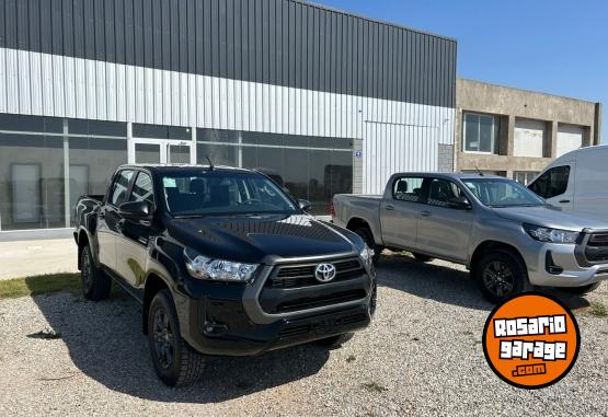 Camionetas - Toyota HILUX SR MT 2.4   4X2 2023 Diesel 350Km - En Venta