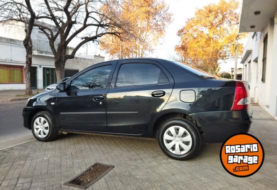 Autos - Toyota ETIOS  XS 2015 Nafta 40000Km - En Venta