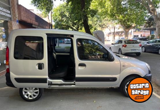 Utilitarios - Renault Kangoo 5 asientos 2014 Nafta 115000Km - En Venta