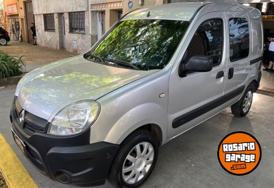 Utilitarios - Renault Kangoo 5 asientos 2014 Nafta 115000Km - En Venta