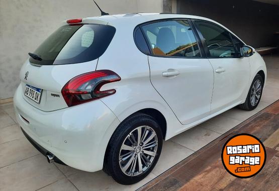 Autos - Peugeot 208 2017 Nafta 99000Km - En Venta