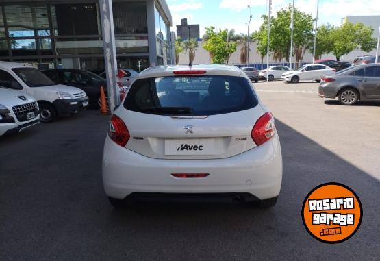 Autos - Peugeot 208 Allure Touch 2015 Nafta 101500Km - En Venta