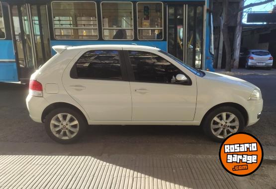 Autos - Fiat PALIO ESSENCE 2011 Nafta 129000Km - En Venta