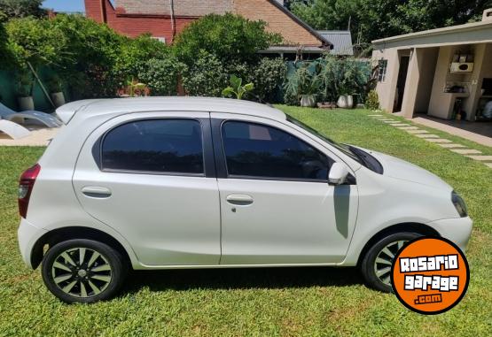 Autos - Toyota Etios Platinum 5P 2016 Nafta 62000Km - En Venta