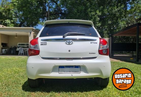 Autos - Toyota Etios Platinum 5P 2016 Nafta 62000Km - En Venta