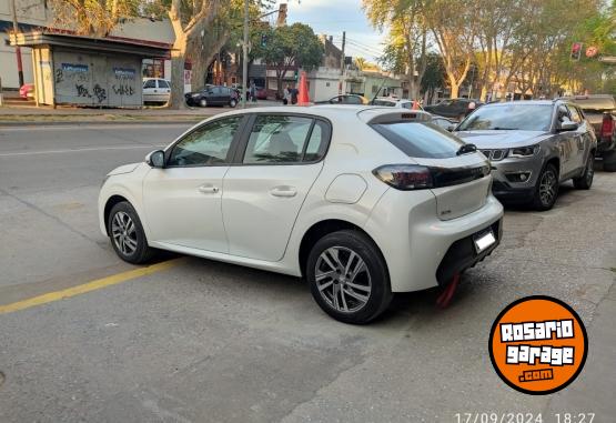 Autos - Peugeot 208 2023 Nafta 17000Km - En Venta