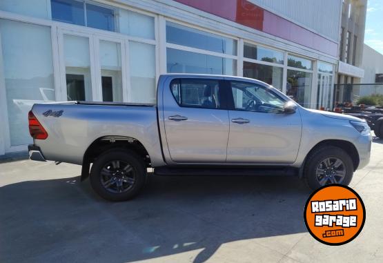 Camionetas - Toyota Hilux SRV 2023 Diesel 0Km - En Venta