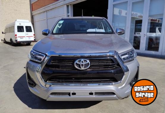 Camionetas - Toyota Hilux SRV 2023 Diesel 0Km - En Venta