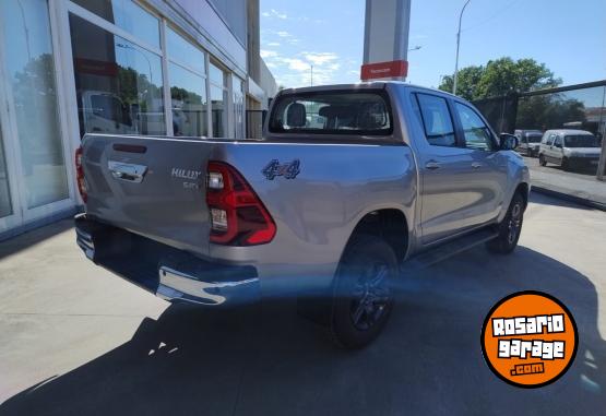 Camionetas - Toyota Hilux SRV 2023 Diesel 0Km - En Venta