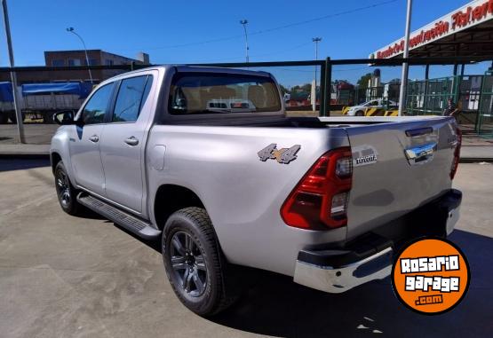 Camionetas - Toyota Hilux SRV 2023 Diesel 0Km - En Venta