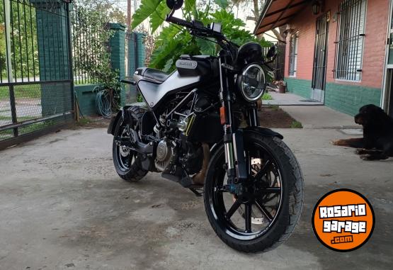 Motos - Husqvarna Svartpilen 200 2022 Nafta 9400Km - En Venta