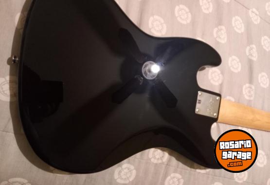 Instrumentos Musicales - Vendo/permuto Squier 5 cuerdas - En Venta