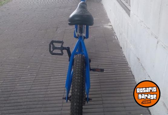 Deportes - BICICLETA BMX DE SALTO MARCA: TOP MEGA. RODADO: 20. MODELO: DIOMENES EXCELENTE ESTADO - En Venta