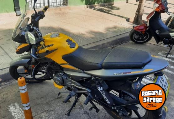 Motos - Bajaj Ns 125 2023 Nafta 17000Km - En Venta