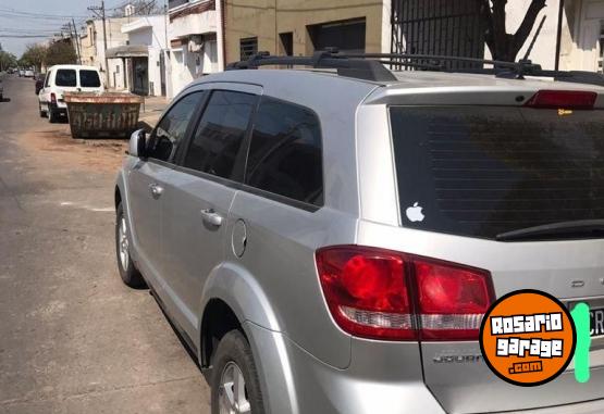 Camionetas - Dodge Journey SXT 2.4 7 filas 2012 Nafta 101000Km - En Venta