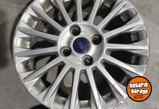 Accesorios para Autos - Llantas 16" Ford Fiesta Kinetic Originales Muy buenas $360.000. NO BAJO PRECIO - En Venta