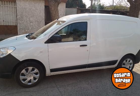 Utilitarios - Renault Kangoo 2022 GNC 30000Km - En Venta