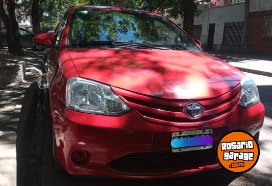 Autos - Toyota Etios 2014 Nafta 98000Km - En Venta