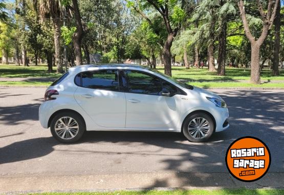 Autos - Peugeot 208 2019 Nafta 48000Km - En Venta