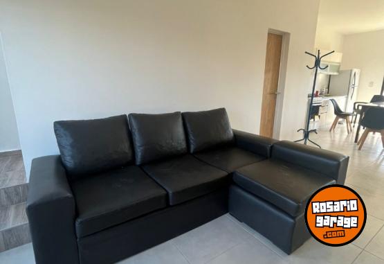 Hogar - SILLON TRES CUERPOS + PUFF - En Venta