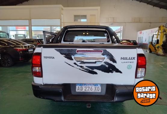 Camionetas - Toyota Hilux SR V 2018 Diesel 140000Km - En Venta